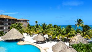 3 piscinas al aire libre, sombrillas, tumbonas