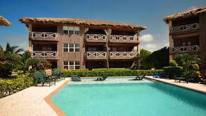 3 piscinas al aire libre, sombrillas, tumbonas