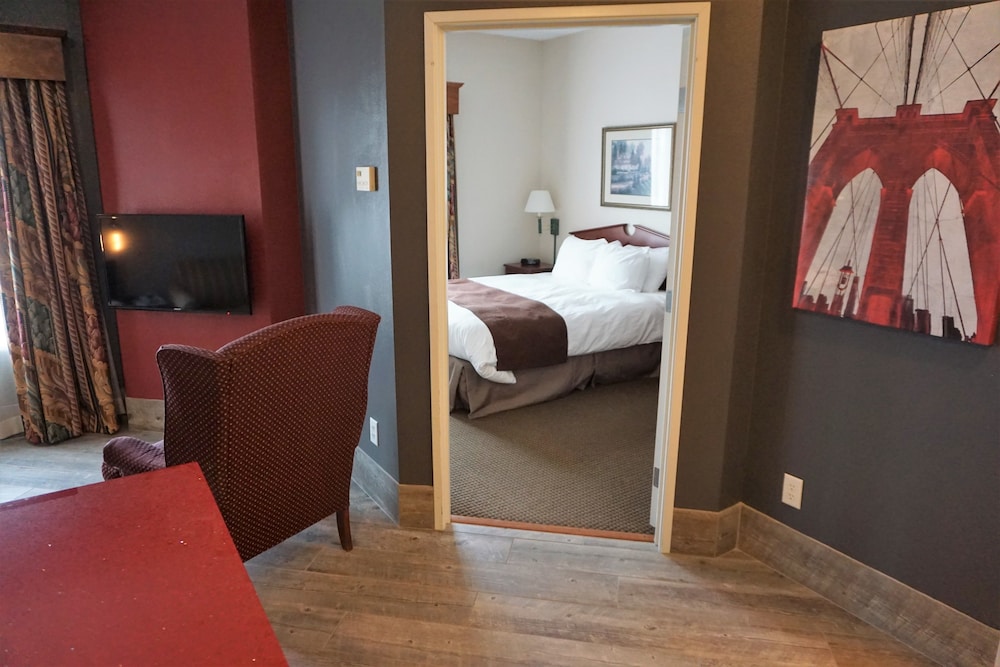 River Hills Hotel