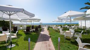 Ubicación a pie de playa y bar en la playa