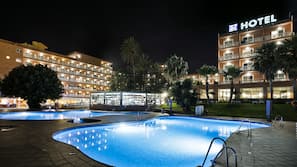 2 piscinas al aire libre, sombrillas, tumbonas