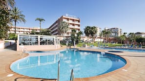 2 piscinas al aire libre, sombrillas, tumbonas