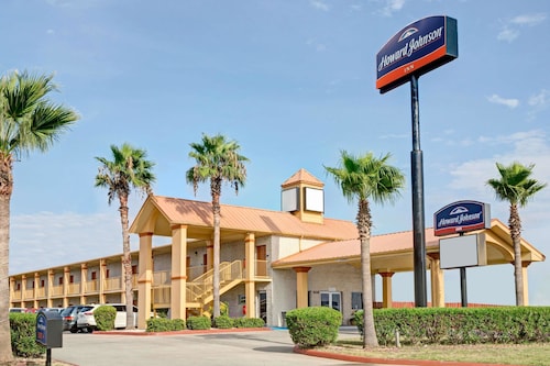 Great Place to stay Howard Johnson by Wyndham Galveston near Galveston 