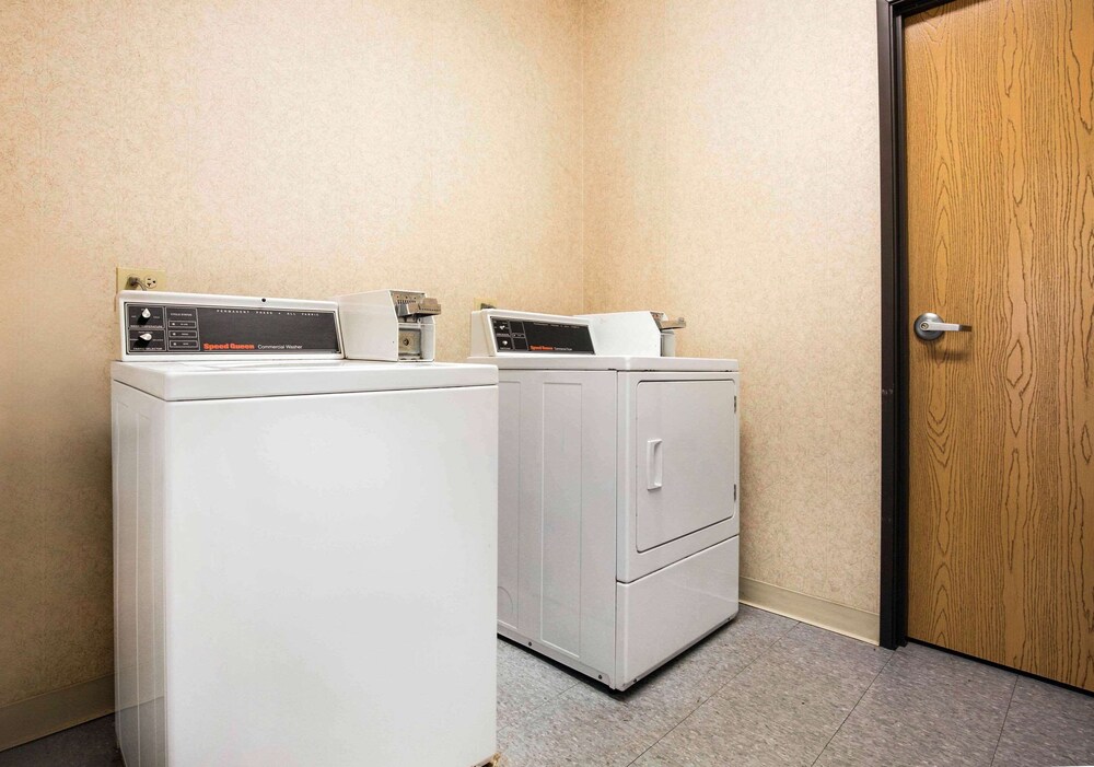 Laundry room, Quality Inn Monee I-57