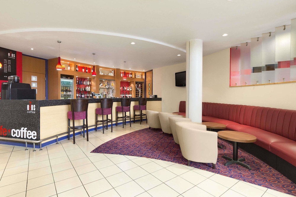 Ramada by Wyndham London North M1