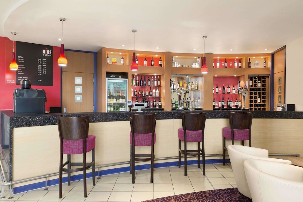 Ramada by Wyndham London North M1