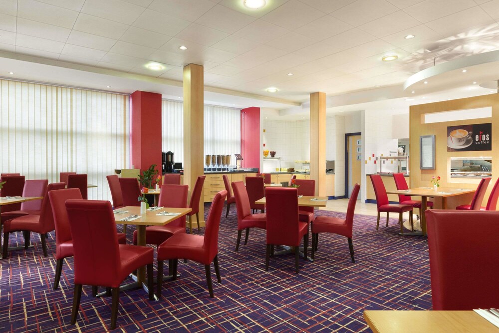 Ramada by Wyndham London North M1