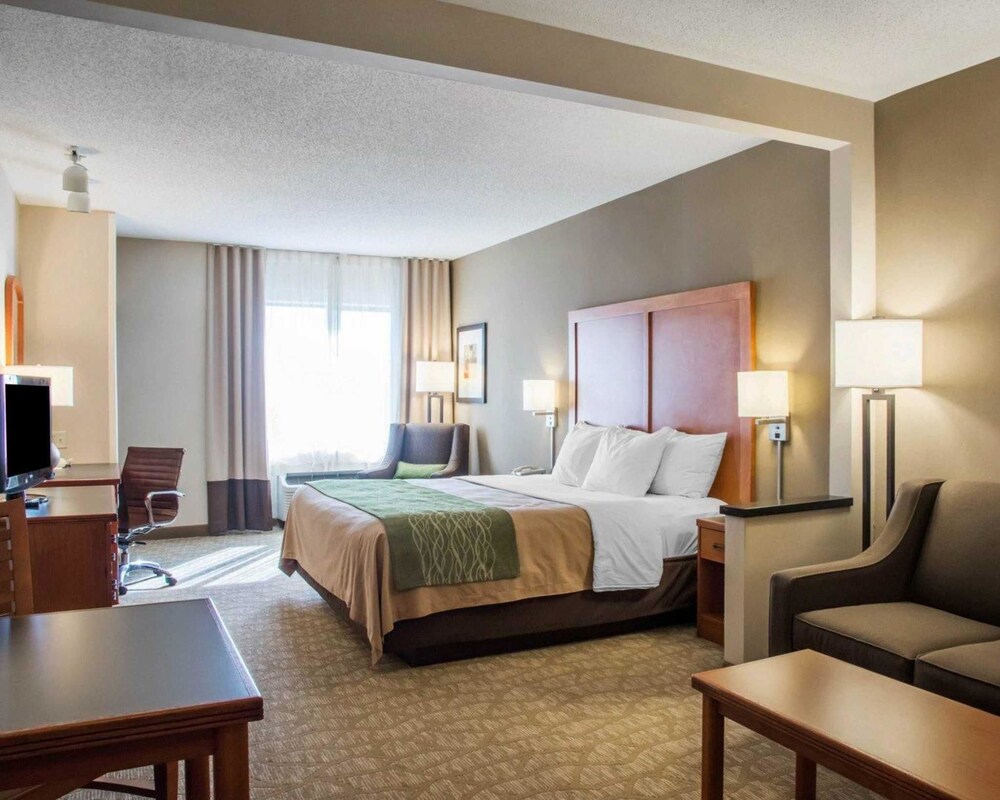 Room, Comfort Inn & Suites West Chester - North Cincinnati