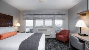 Pillowtop beds, in-room safe, desk, blackout drapes