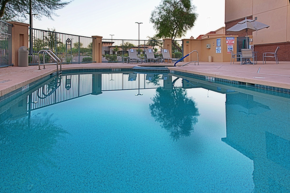 Holiday Inn Hotel Suites Goodyear, an IHG Hotel