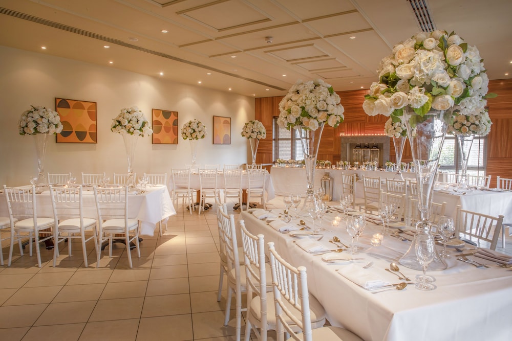 Indoor wedding, Thorpe Park Hotel and Spa