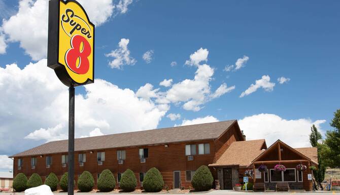 Super 8 By Wyndham Dubois In Dubois Wy Expedia