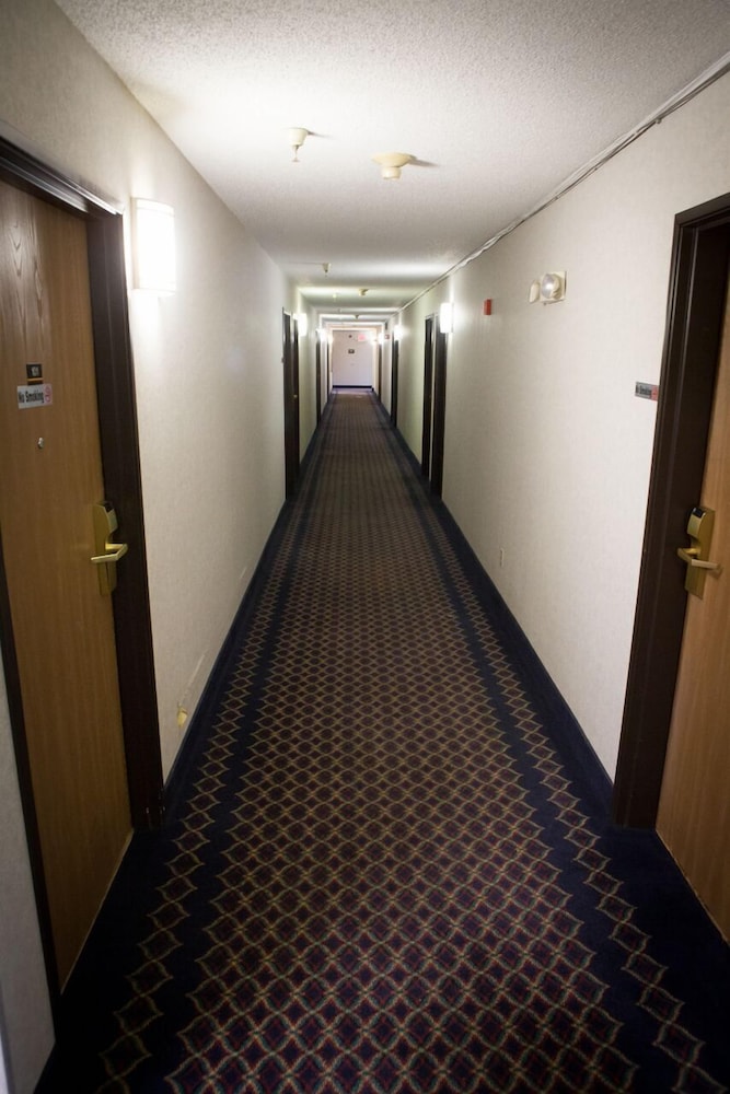 Regency Inn and Suites, Anoka