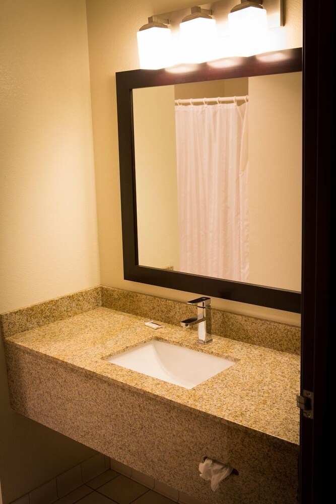 Regency Inn and Suites, Anoka