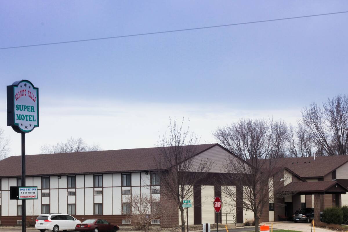 Super Motel Granite Falls In Montevideo Mn Expedia