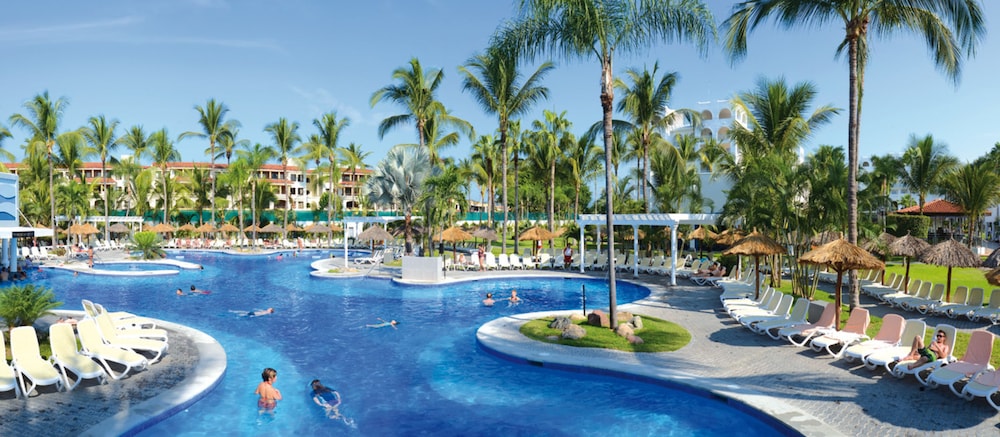 Outdoor pool, Riu Jalisco All Inclusive