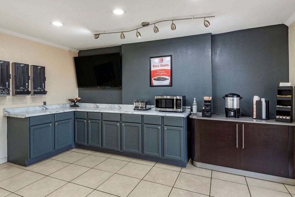 Breakfast area, Econo Lodge Inn & Suites