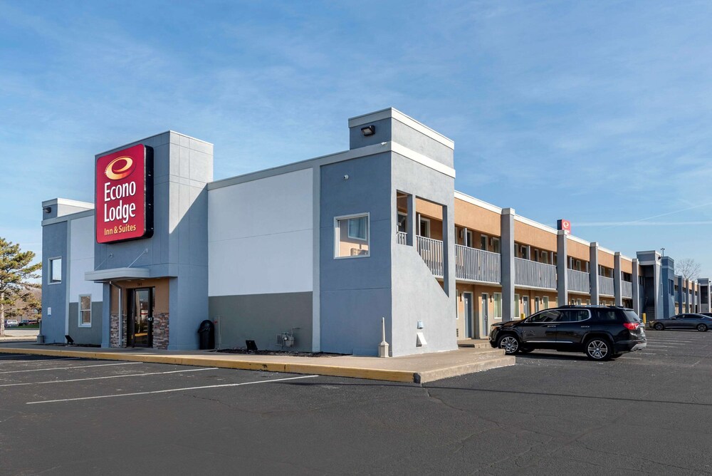 Exterior, Econo Lodge Inn & Suites