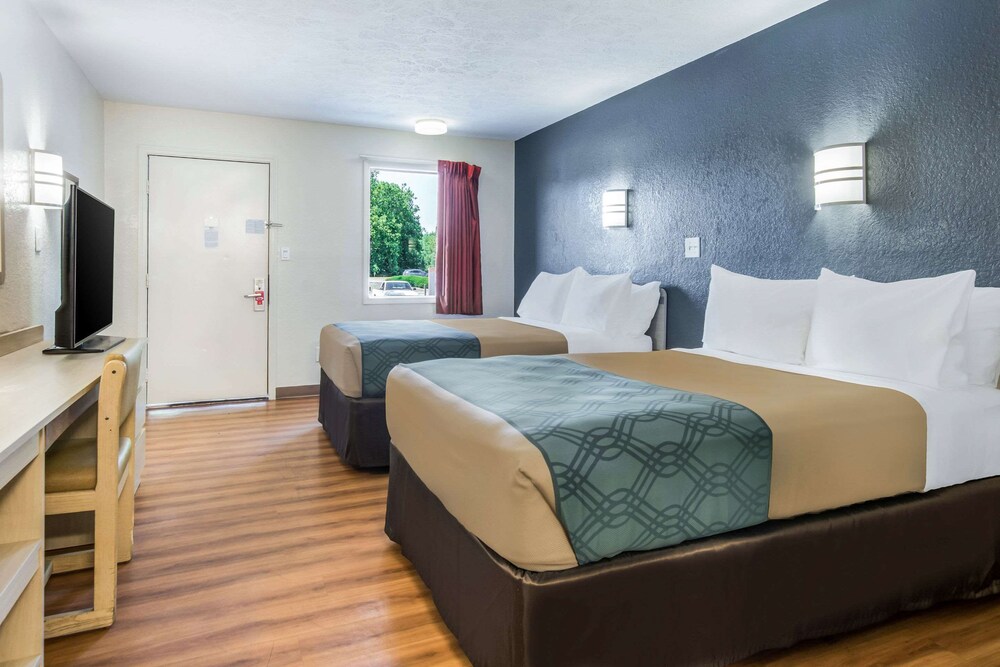 Room, Econo Lodge Inn & Suites