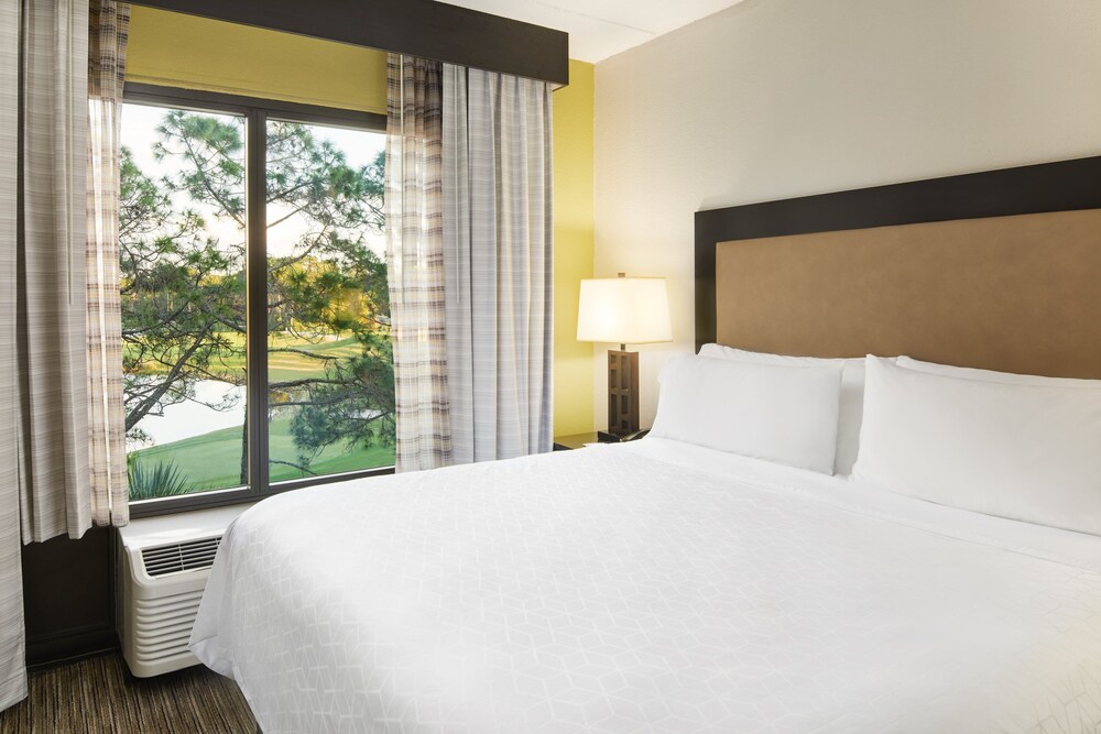 Holiday Inn Express & Suites Jacksonville SE- Med Ctr Area, an IHG Hotel