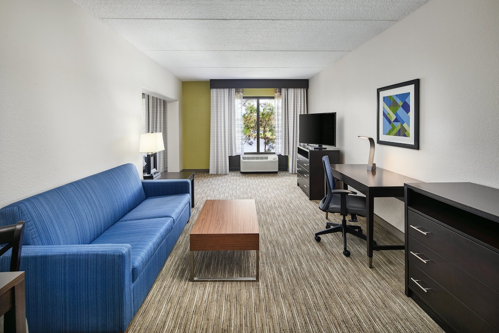 Holiday Inn Express & Suites Jacksonville SE- Med Ctr Area, an IHG Hotel