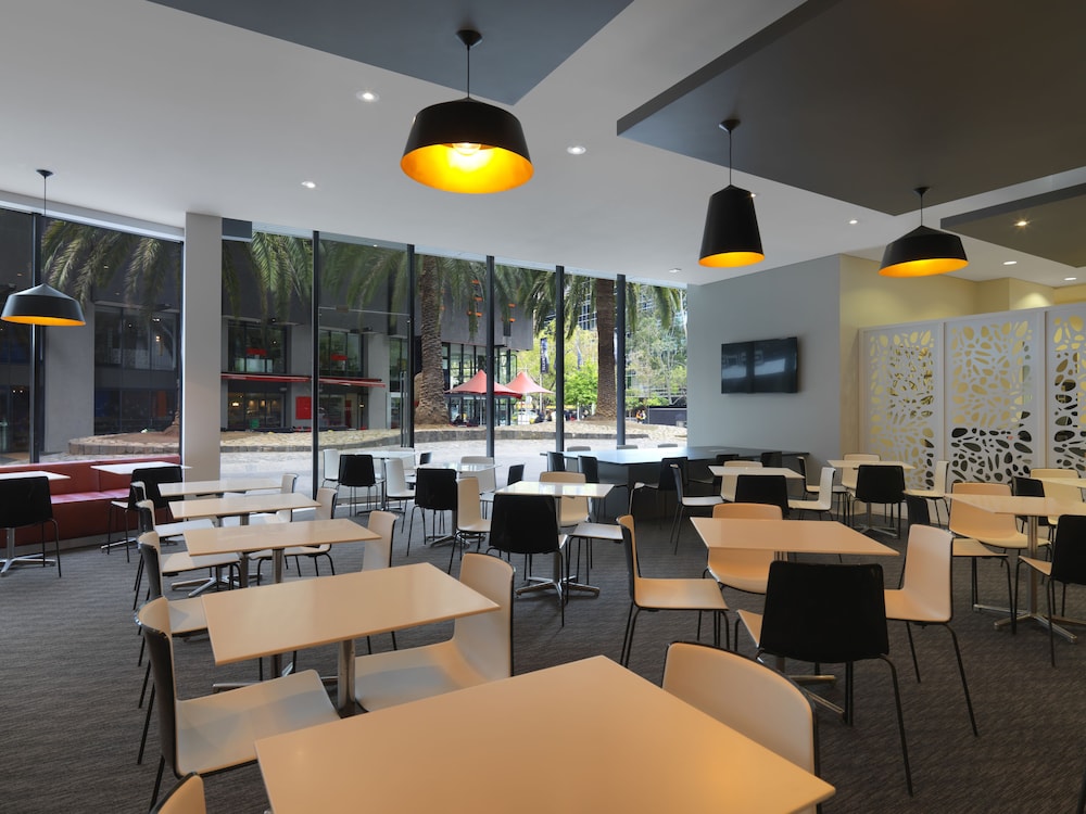 Breakfast area, Mercure Melbourne Southbank