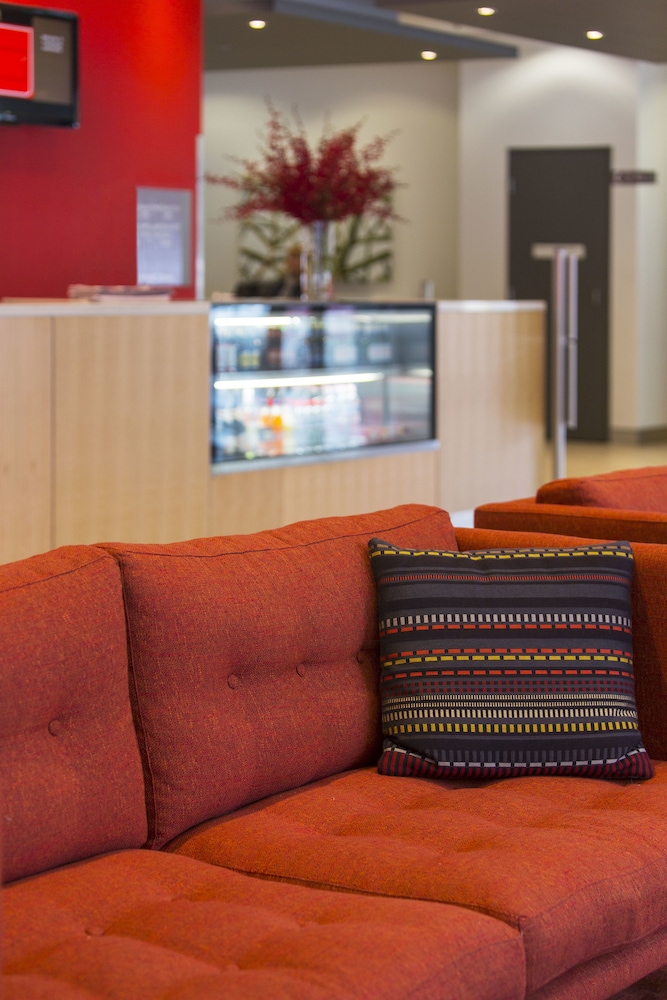 Lobby sitting area, Mercure Melbourne Southbank