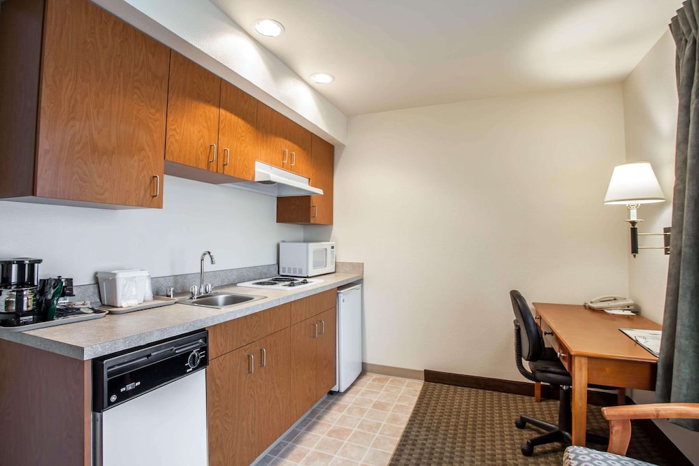 Room, Quality Inn & Suites Federal Way - Seattle