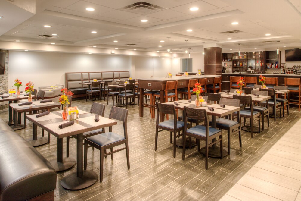 Breakfast area, Holiday Inn Belcamp - Aberdeen Area, an IHG Hotel