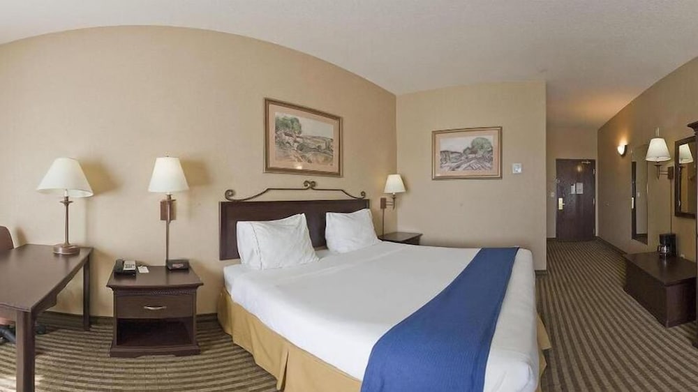 Holiday Inn Express Hotel & Suites Marina - State Beach Area, an IHG Hotel