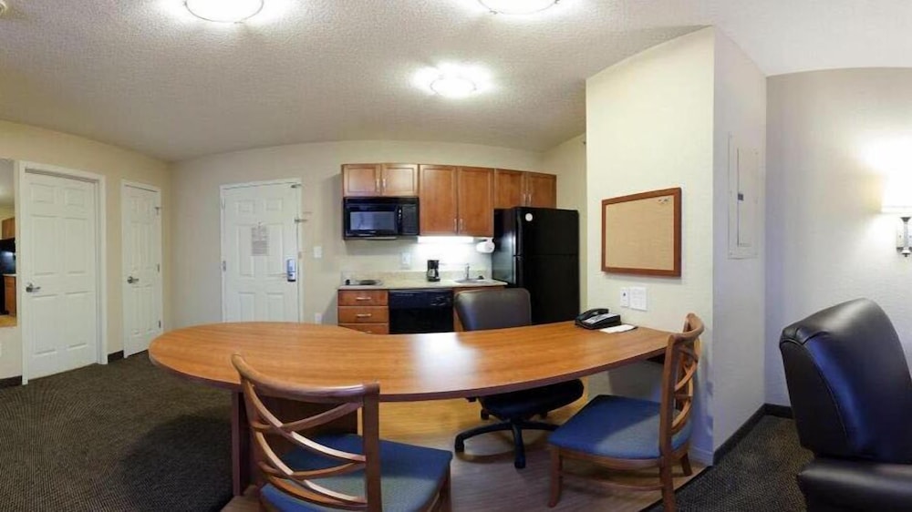 Living area, Candlewood Suites New Bern, an IHG Hotel