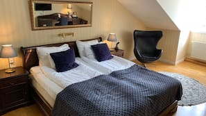 Minibar, desk, cribs/infant beds, free WiFi