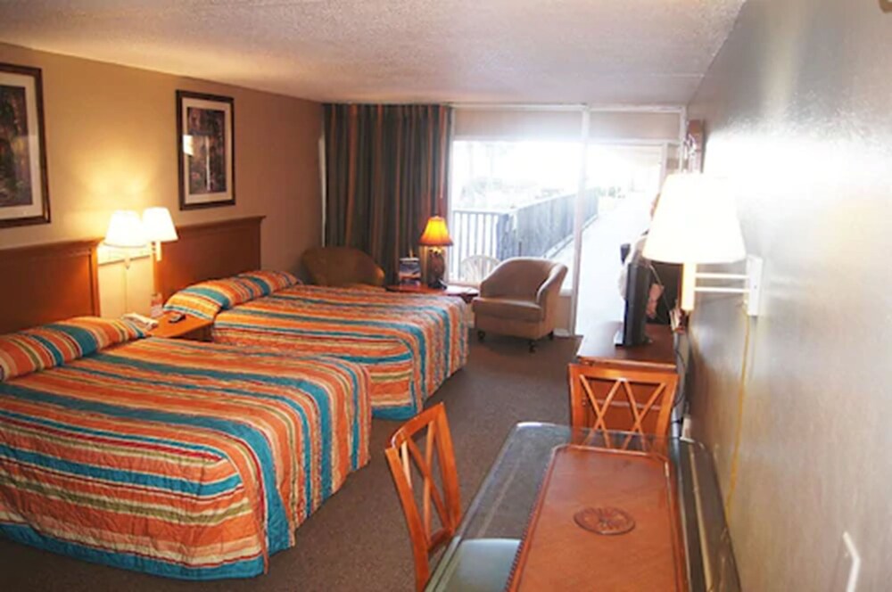 Room, The Oceanfront Viking Motel