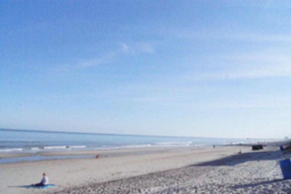 Beach/ocean view, The Oceanfront Viking Motel