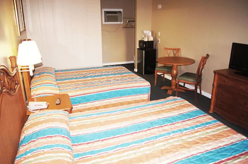 Room, The Oceanfront Viking Motel