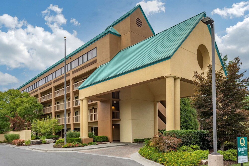 Quality Inn Near The Island Pigeon Forge In Pigeon Forge Hotel Rates Reviews On Orbitz