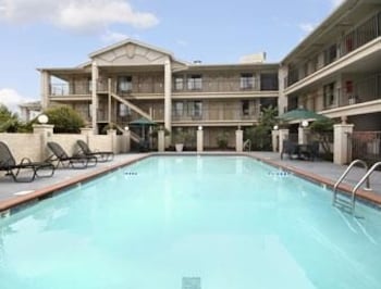 Days inn mobile Conveniently located off I with easy access to the beautiful port of Mobile, our Days Inn & Suites Mobile hotel provides Southern hospitality at its best. Whether you are traveling for business or pleasure, our hotel near Mobile Convention Center makes it easy to relax in kolyaski.mlon: A Inn Road, Mobile, , AL.