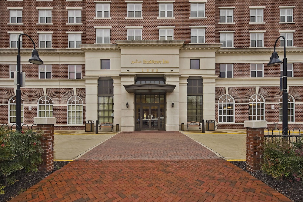 Property entrance, Residence Inn Alexandria Old Town/Duke Street by Marriott