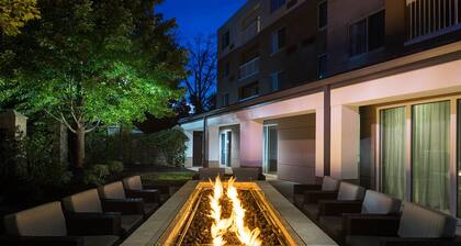 Courtyard by Marriott Edison Woodbridge