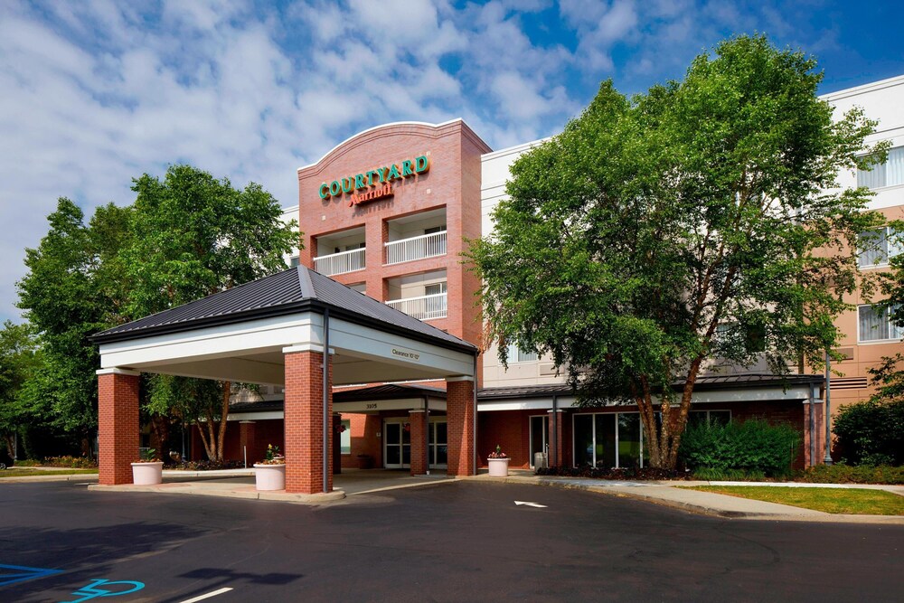 Primary image, Courtyard by Marriott Edison Woodbridge