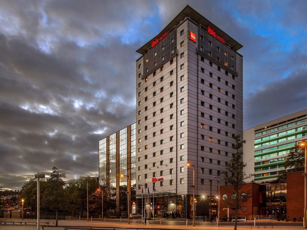 Exterior, ibis London Wembley