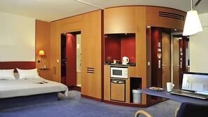 Premium bedding, in-room safe, desk, soundproofing