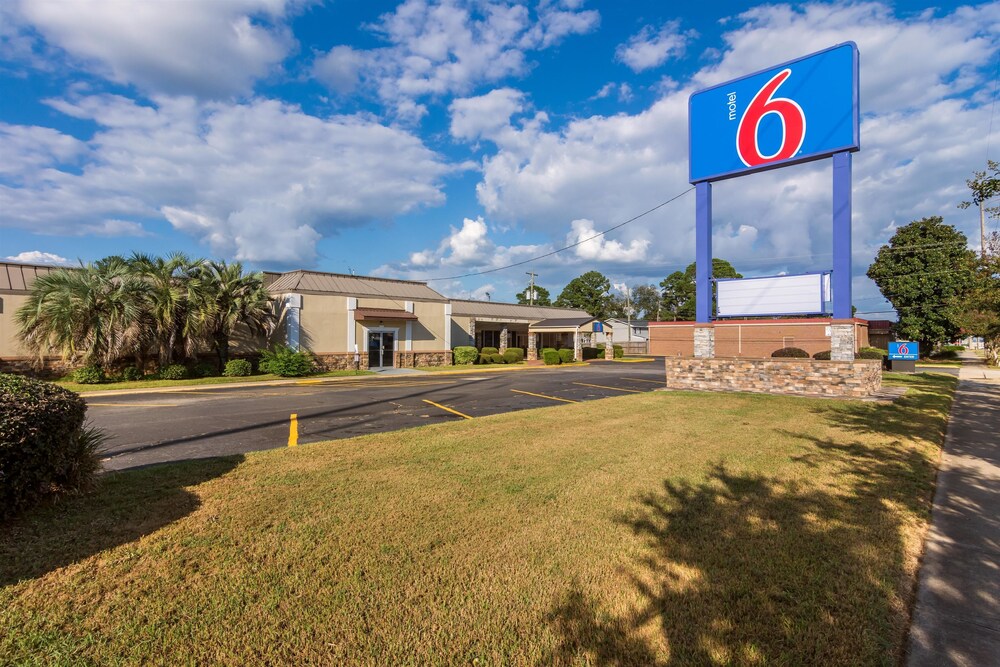 Motel 6 Warner Robins, GA