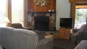 Flat-screen TV, fireplace, DVD player