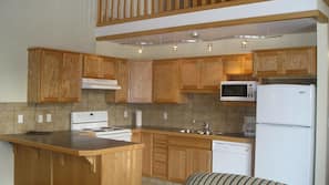 Full-size fridge, microwave, stovetop, dishwasher