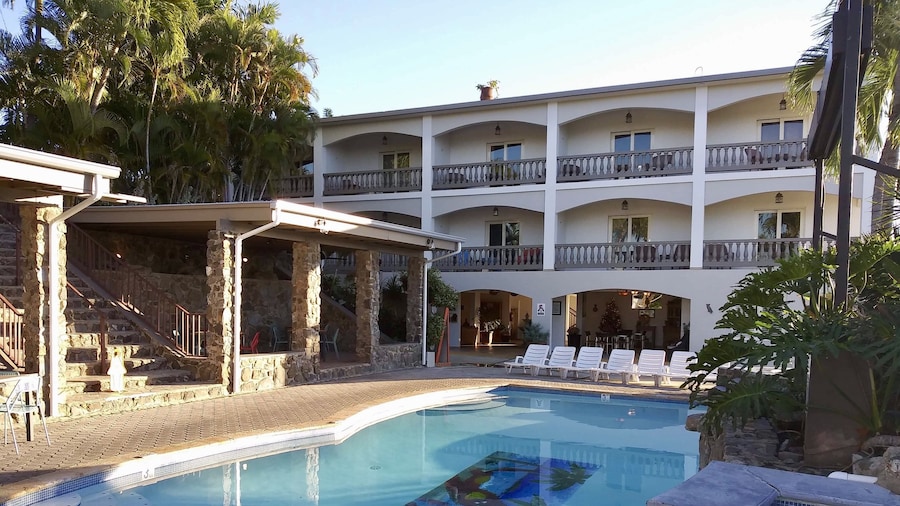 The Lazy Parrot Inn