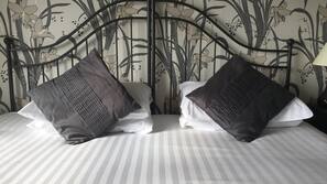 Iron/ironing board, free WiFi, linens