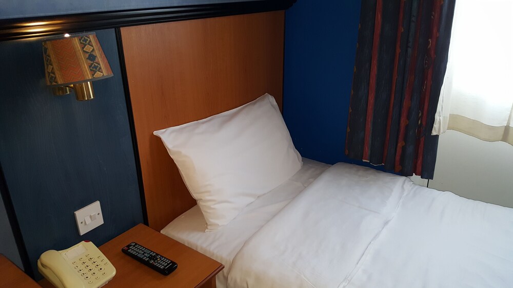 Chatsworth Hotel