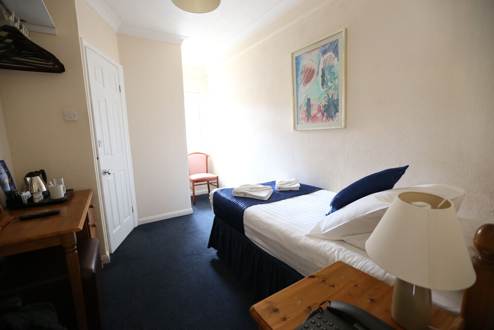 The Corner House Hotel Gatwick