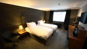 1 bedroom, premium bedding, in-room safe, desk